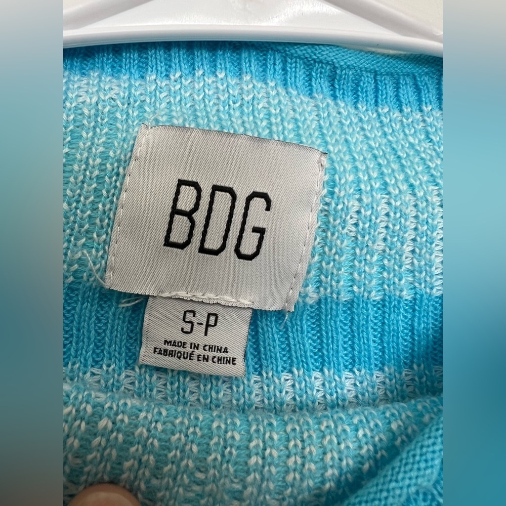 Urban Outfitters Polar Bear Graphic Knit Mock Neck crop sweater size S - Picture 12 of 12
